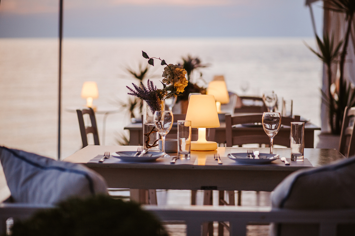 dinner-by-the-sea