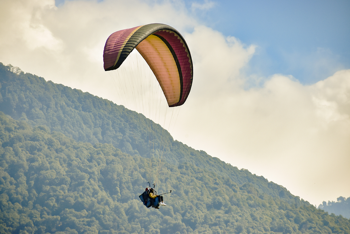 Yes, you can paraglide to your heart's content in Issaquah from spring to early fall.   
